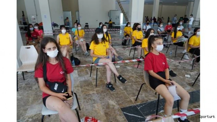 Rekor başvurunun yapıldığı sınav &quotTemassız Sınav Modeli" ile başarıyla tamamlandı