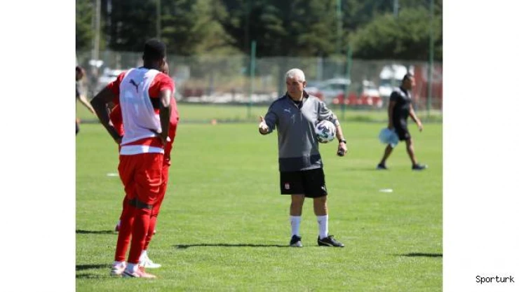 Sivasspor günü tek idmanla tamamladı