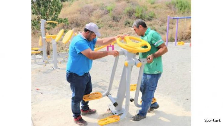 Toroslar Belediyesi, parklara yeni spor aletleri yerleştiriyor
