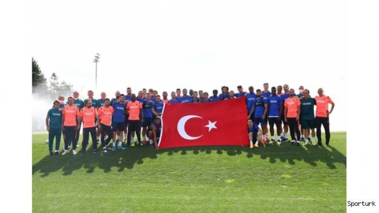 Trabzonspor'dan 30 Ağustos pozu