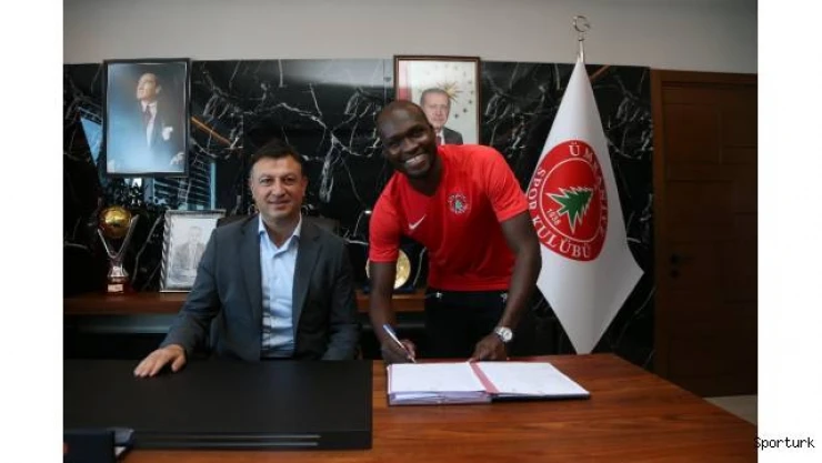Ümraniyespor, Moussa Sow'u renklerine bağladı