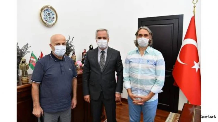 Vali Seymenoğlu, hemşerisi Teknik Direktör Tekelioğlu ile bir araya geldi