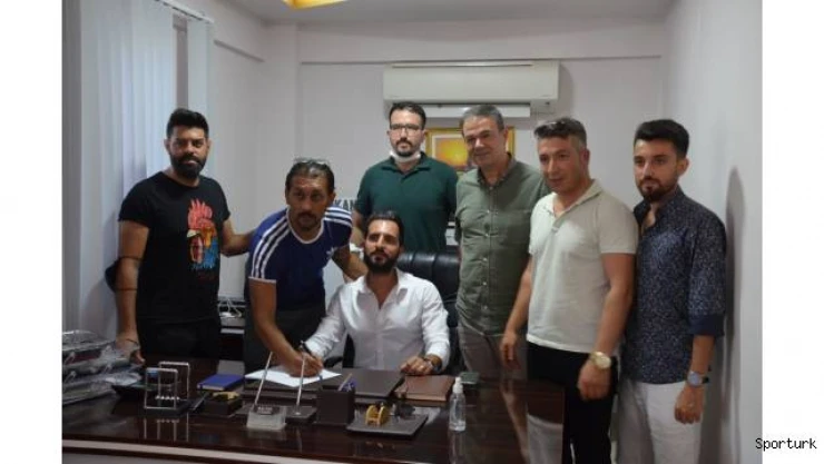 Yenihisarspor antrenörünü tanıttı