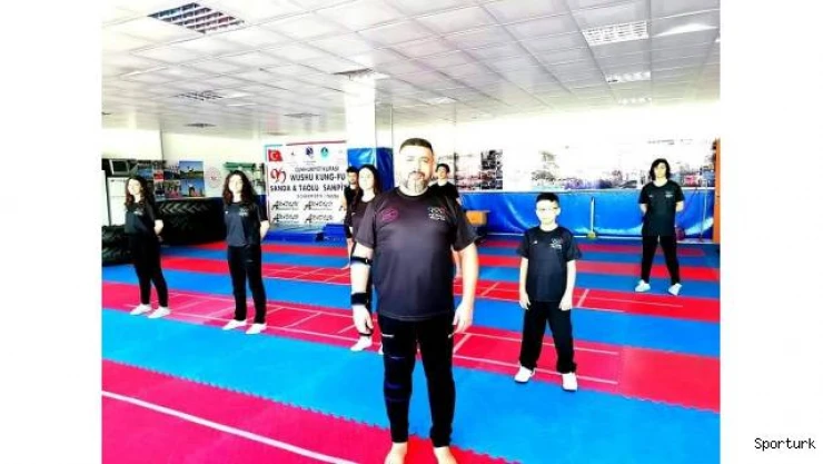 Yunusemre'de 9 branşta antrenmanlara devam ediliyor