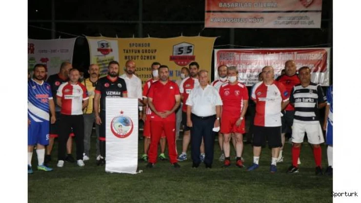 500 Kavaklı genç yeşil sahada