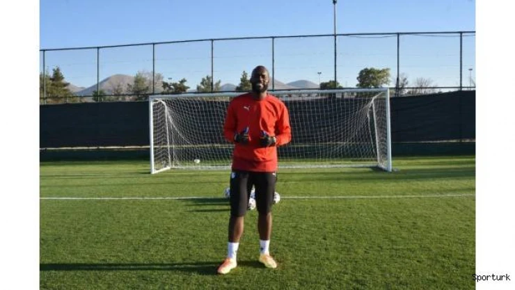 BB Erzurumspor'un yeni file bekçisi Farnolle ilk antrenmanına çıktı