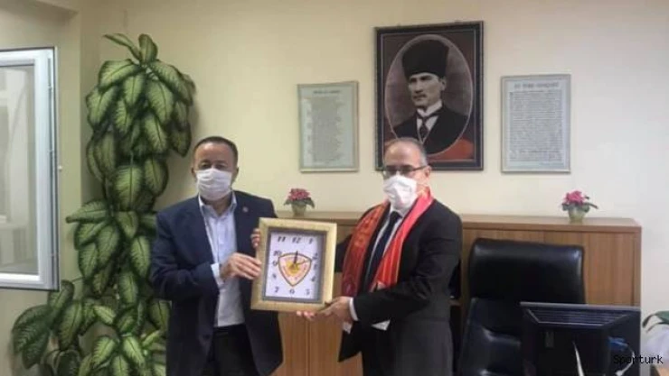 Çatalcaspor'dan doktorlara ziyaret