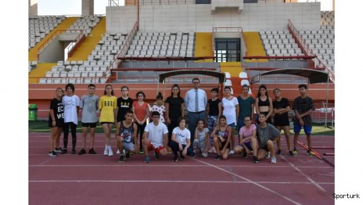 Eski milli atlet Nevin Yanıt Baltacı, tecrübelerini küçüklere aktardı