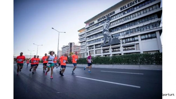 İzmir'de kurtuluş coşkusu maratonla taçlandı