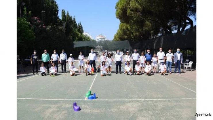 Salihli'de 'Değerli Zamanlar' projesi sona erdi