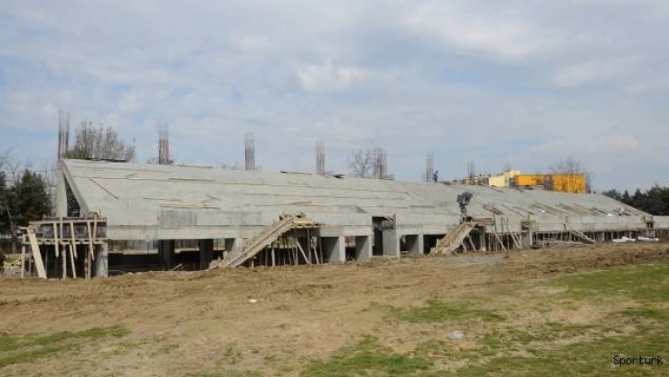 Değirmenköy Stadı'nın çimleri geldi