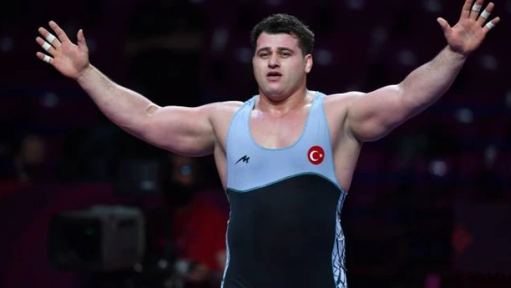 Rıza Kayaalp olimpiyat üçüncüsü oldu