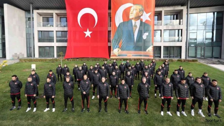 A Milli Futbol Takımı, Atatürk'ü andı