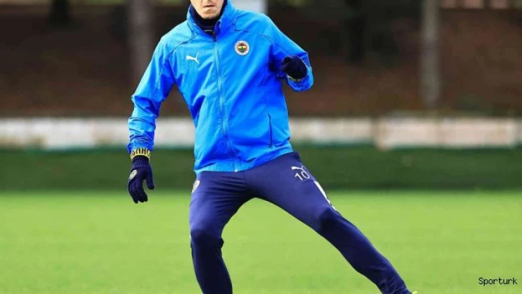 Fenerbahçe'de Mesut Özil takımla çalıştı