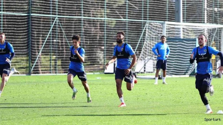 Fenerbahçe'de Valencia sahada topla çalışmalara başladı