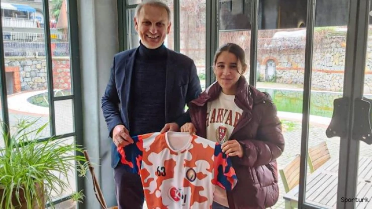 Genç hentbolcu Merve Akpınar'a ödül