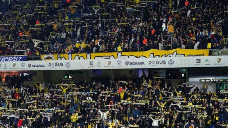 Kadıköy'de tribünlerden protesto