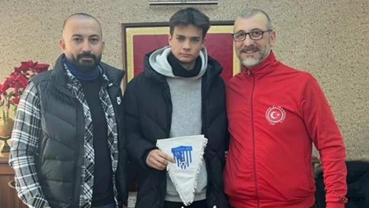 Ataşehirgücü bir futbolcusunu daha profesyonel takıma verdi