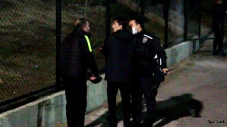 Antrenör ile futbolcusu birbirine girdi