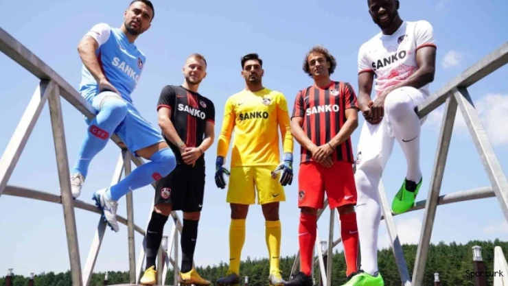 Gaziantep FK yeni sezon formalarını tanıttı