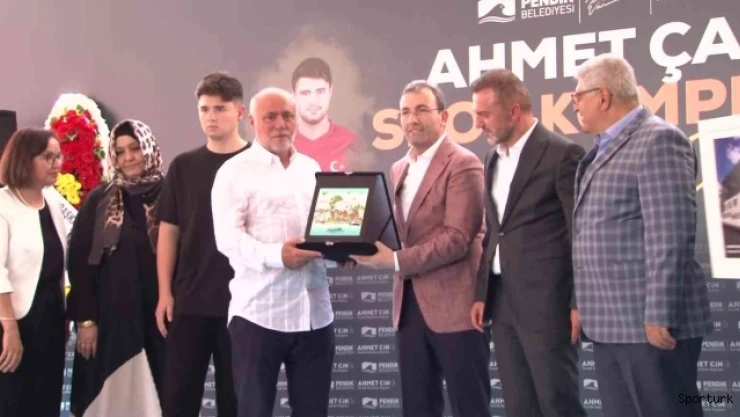 Pendik'te Ahmet Çalık Spor Kompleksi kapılarını açtı