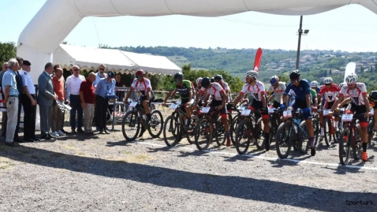 Yalova Altınova'da Pedallar şampiyonluk için dönüyor