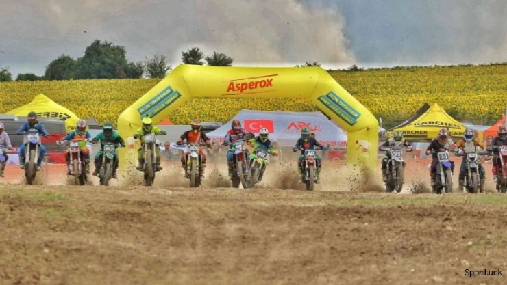 108 motosikletçi Türkiye Şampiyonası'nda heyecan yaşattı