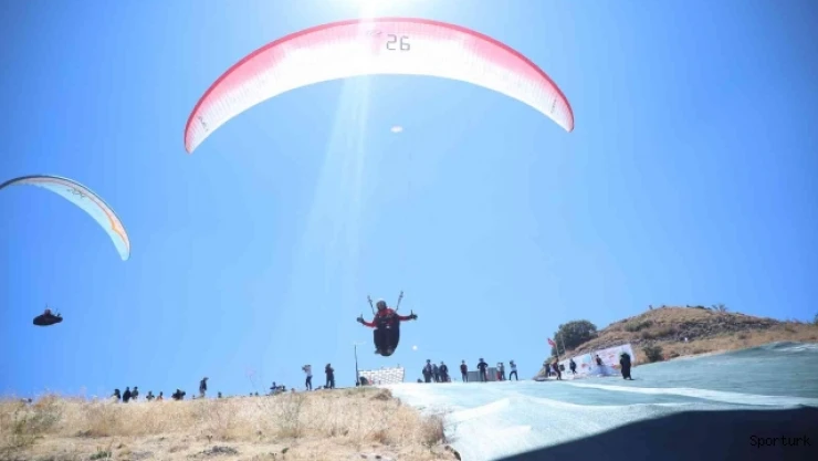 Ali Dağı'nda yamaç paraşütü heyecanı