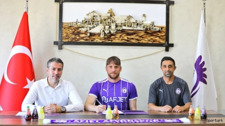 Anıl Atağ sözleşmesini 2 yıl daha uzattı