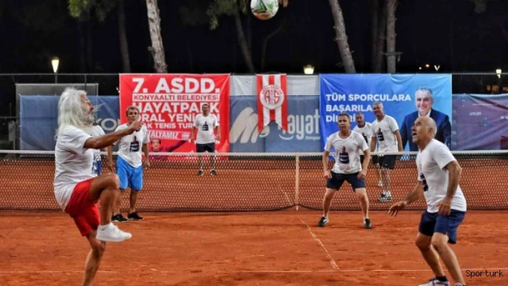 Antalyaspor'un &quotEfsane" isimler anısına düzenlenen ayak tenisi turnuvası başladı