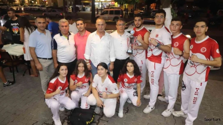 Başarılı sporcular yemekte bir araya geldi