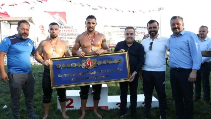 Bayramiç'te, Başpehlivan Mustafa Taş