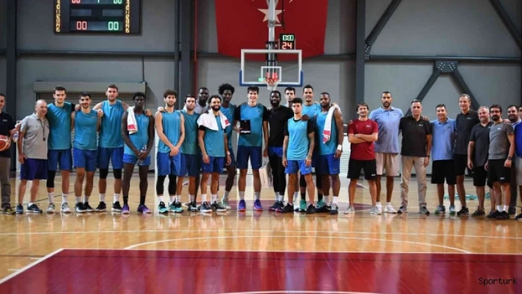 Berke Büyüktuncel plaketle ödüllendirildi