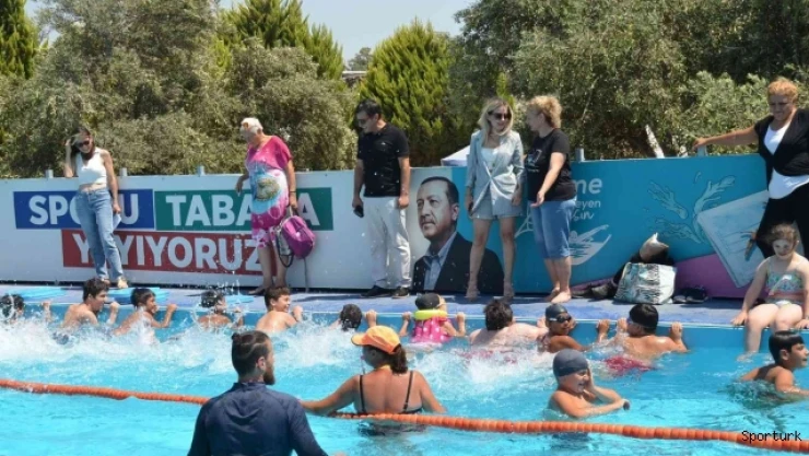 Didimli özel sporcular yüzme öğreniyor