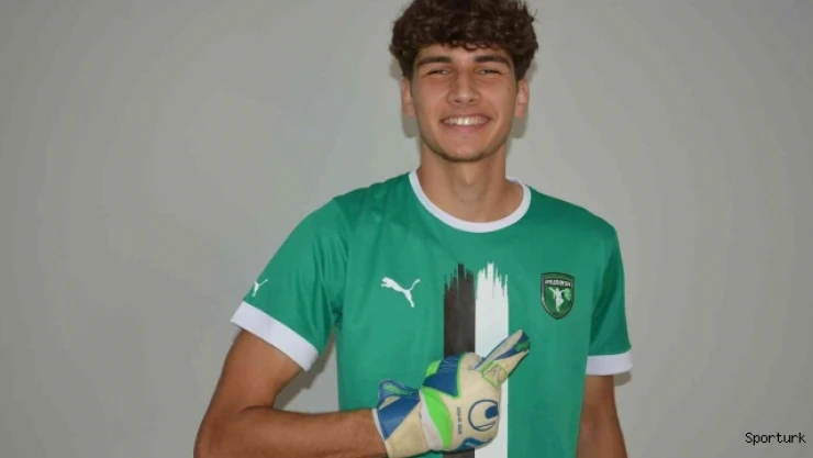 Efeler 09 SFK genç file bekçisi Emir'i renklerine bağladı