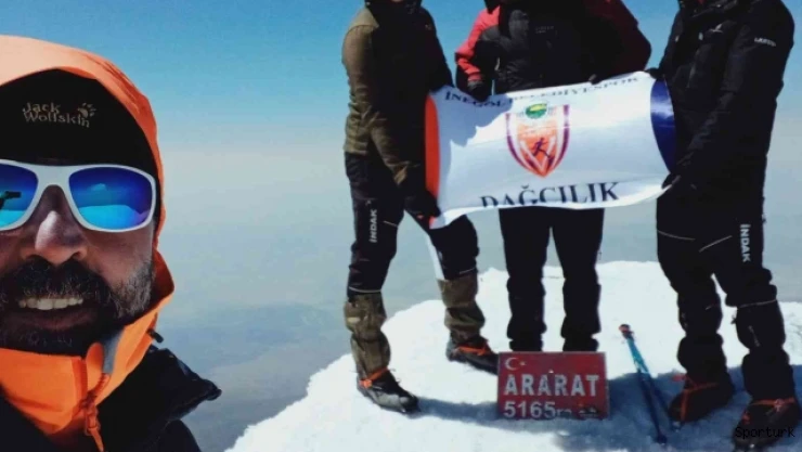 İnegöl Belediyesporlu dağcılar Ağrı zirvesine tırmandı