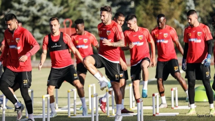 Kayserispor'da 31 futbolcunun lisansı çıktı