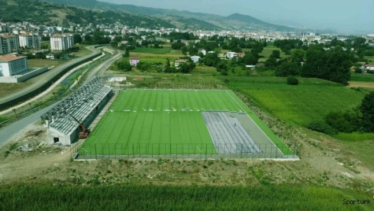 Tekkeköy ilçe stadında çimler serildi