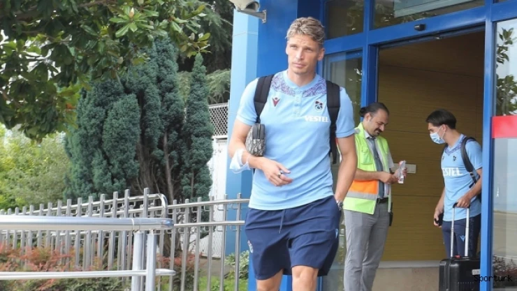 Trabzonspor, İstanbulspor maçı için İstanbul'a gitti