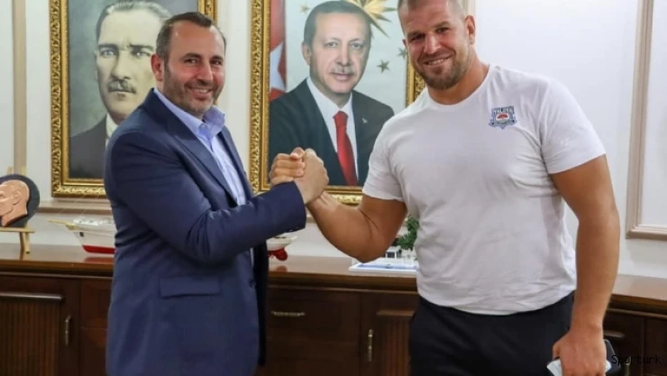 Yalova Belediyesi adına güreşen Semih Turgut başarılarına devam ediyor