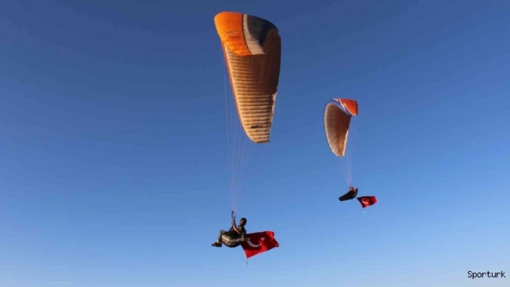 Zafer Bayramı'nı havada kutladılar