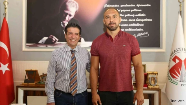 Başpehlivan Ali Gürbüz, Döşemealtı'na transfer oldu