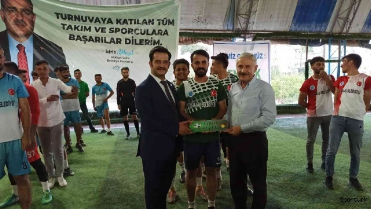 Hakkari'de mahalleler arası futbol turnuvası sona erdi