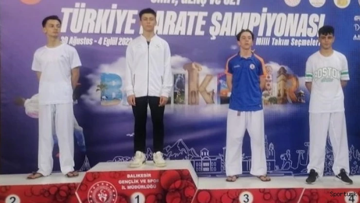 İzmit Belediyesporlu Batuhan, karatede Türkiye şampiyonu oldu