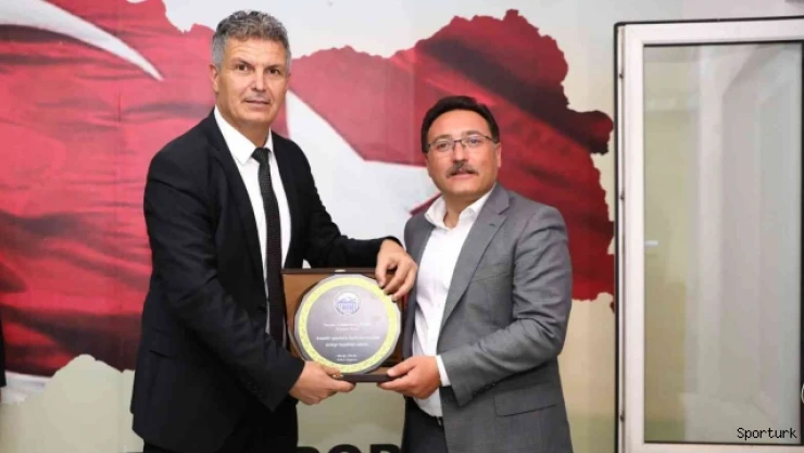 Kayseri 1. Amatör Küme şampiyonlarına plaket