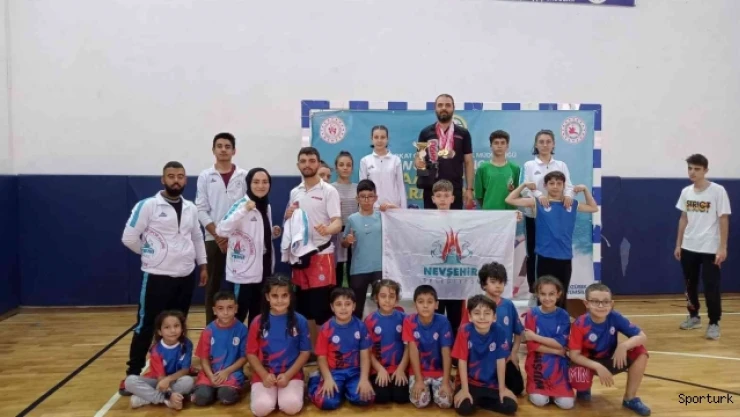 Nevşehir Belediyesi Gençlik ve Spor Kulübü sporcuları takım olarak üçüncü oldu