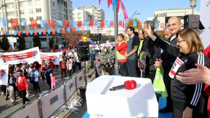 4. Gazi Yarı Maratonu'nda renkli görüntüler