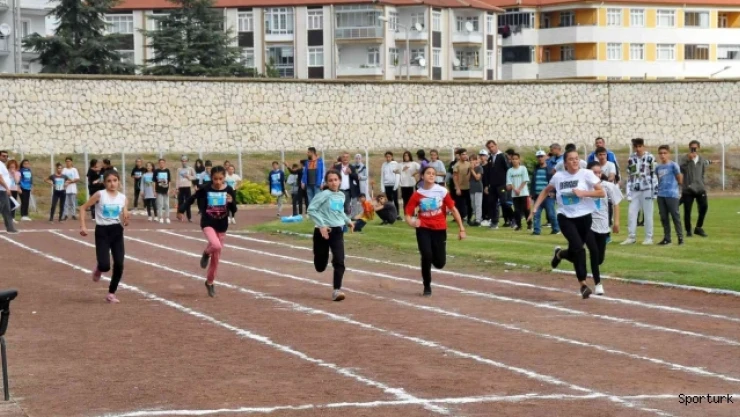 Akşehir'de 4. Zekai Baloğlu Atletizm Yarışmasına yoğun ilgi