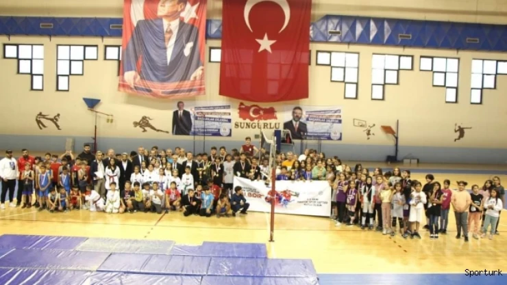 Amatör sporcular kupa ve madalyalarını aldı