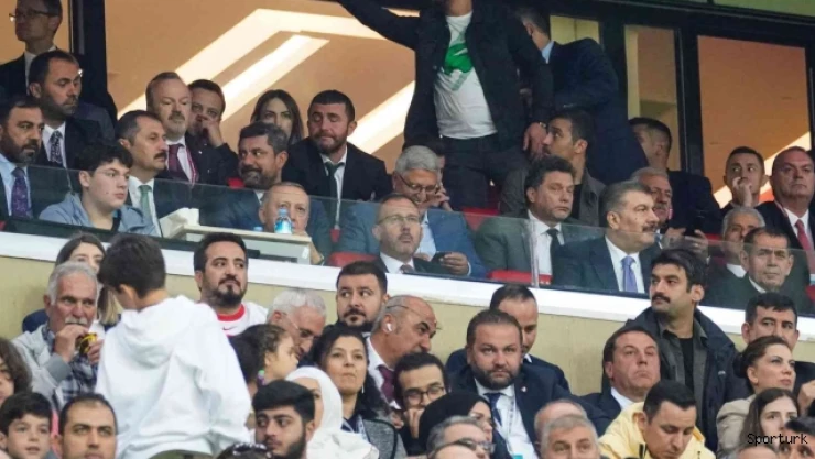 Bakan Kasapoğlu: &quotFutbolcular ve teknik ekibi gönülden kutluyorum"